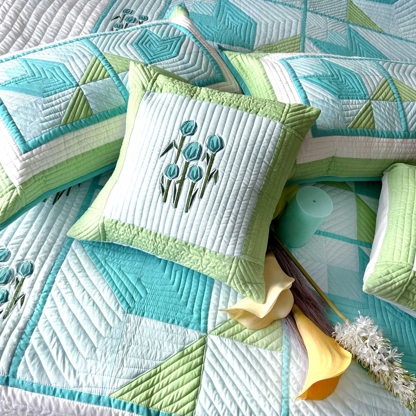 NELLIE HELLO NEW YORK PATCHWORK QUILTED BEDCOVER SET