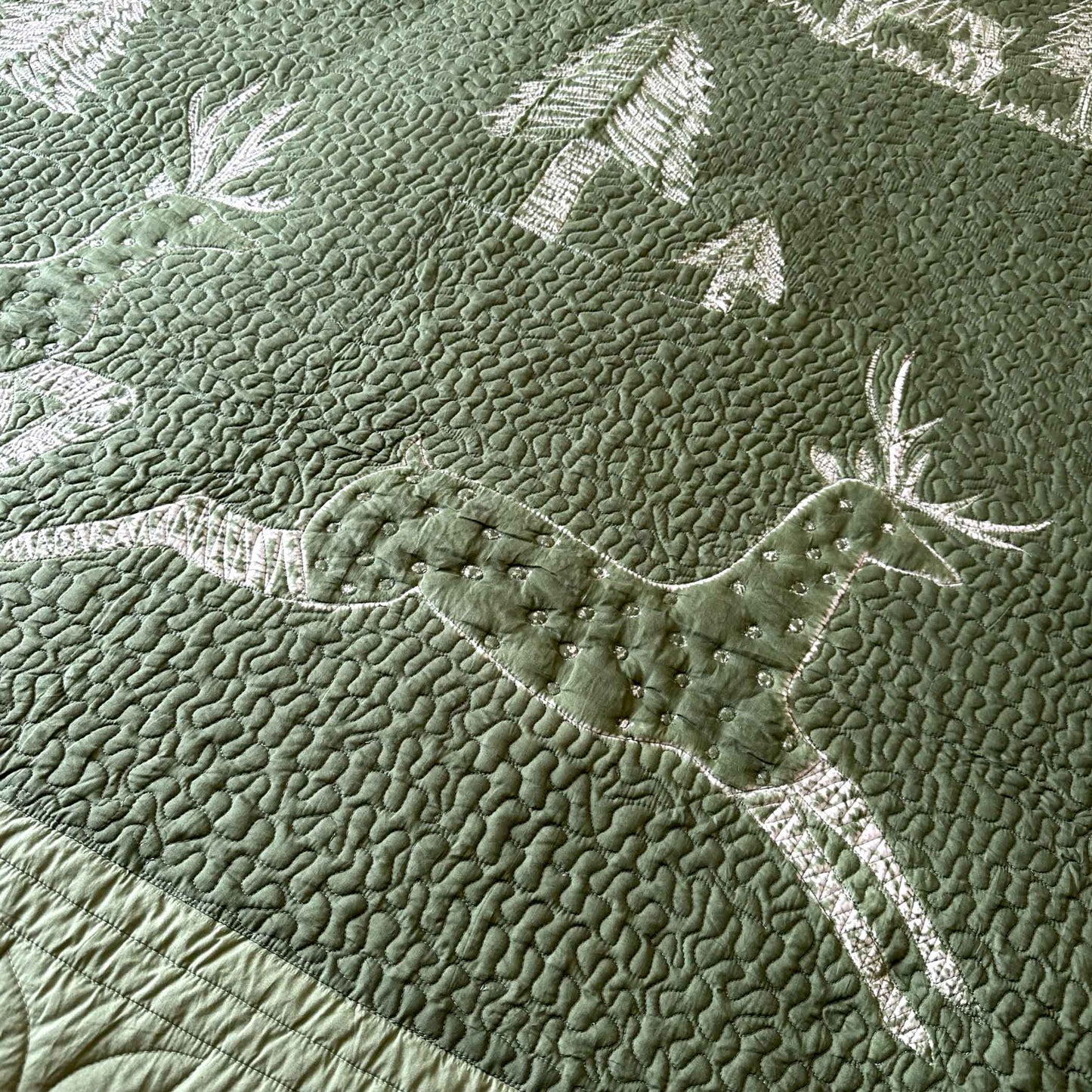 LEO POETRY IN NATURE NUI SHIBORI OMBRE QUILTED BEDCOVER SET