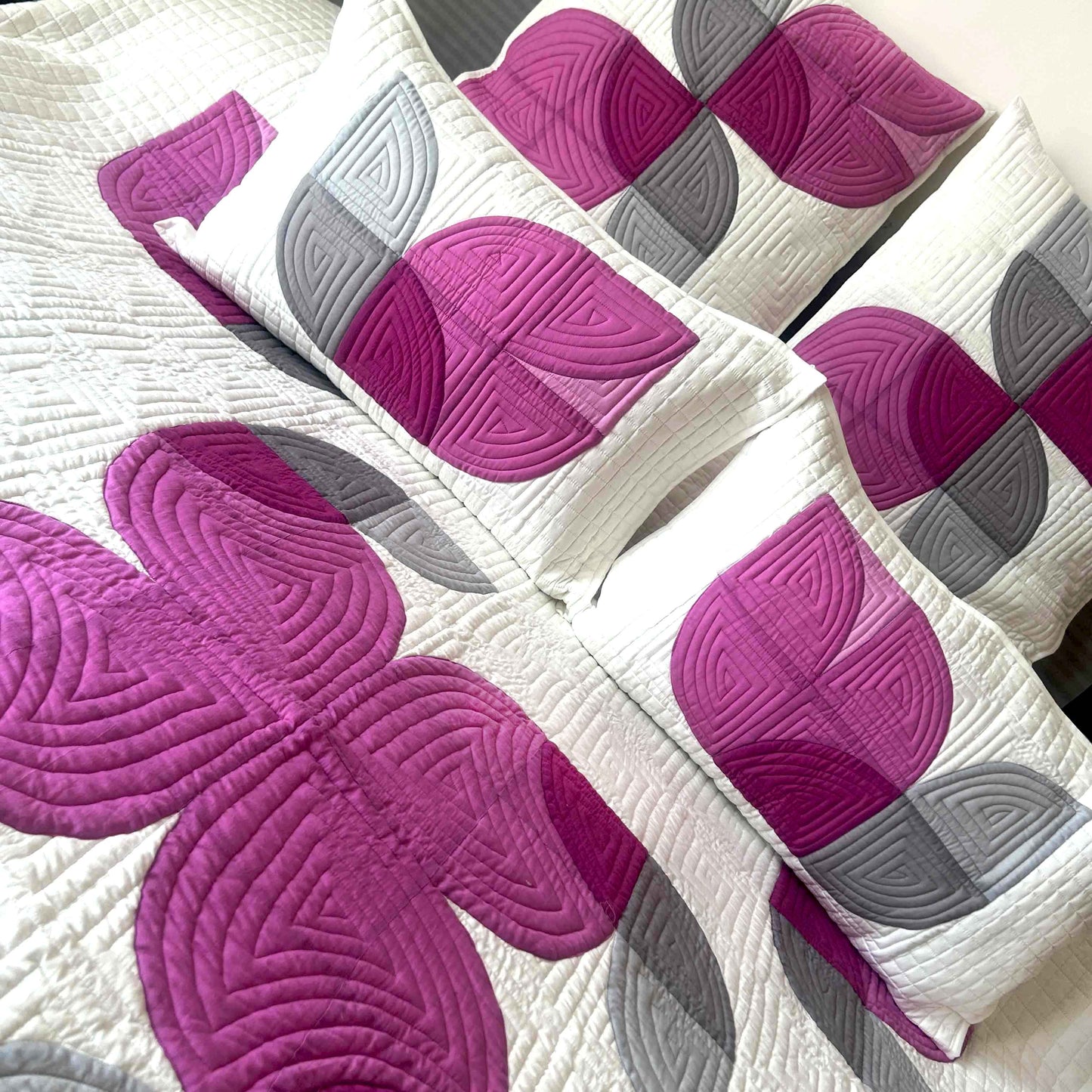 DELAINIE TULIPS OF KASHMIR PATCHWORK QUILTED BEDCOVER SET