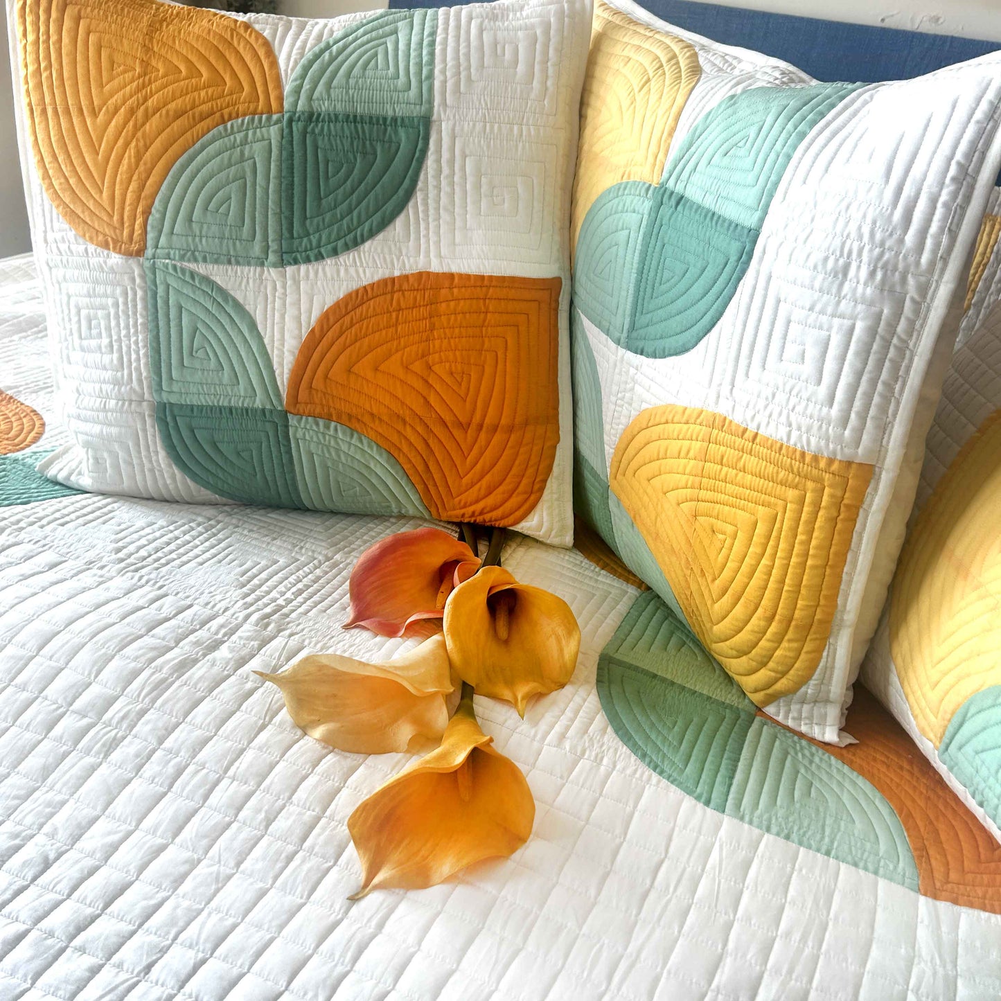 DAPHNE TULIPS OF KASHMIR PATCHWORK QUILTED BEDCOVER SET