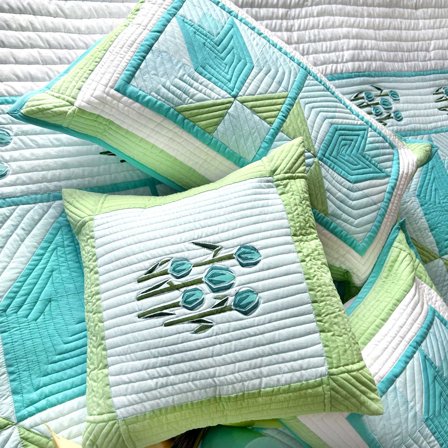 NELLIE HELLO NEW YORK PATCHWORK QUILTED BEDCOVER SET